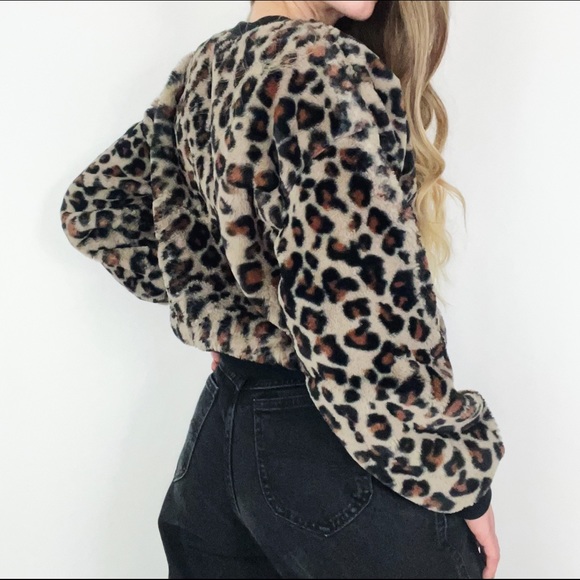 Cropped Faux Fur Leopard Patterned Crewneck | Size S - Picture 7 of 10